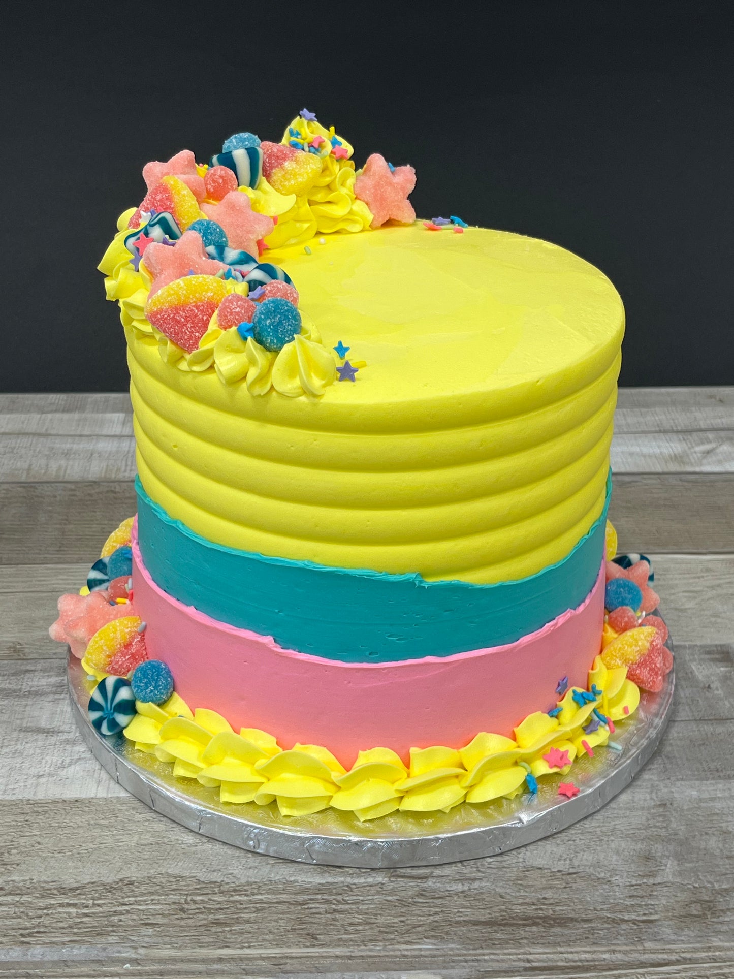 Festin de bonbons : jaune, turquoise et rose