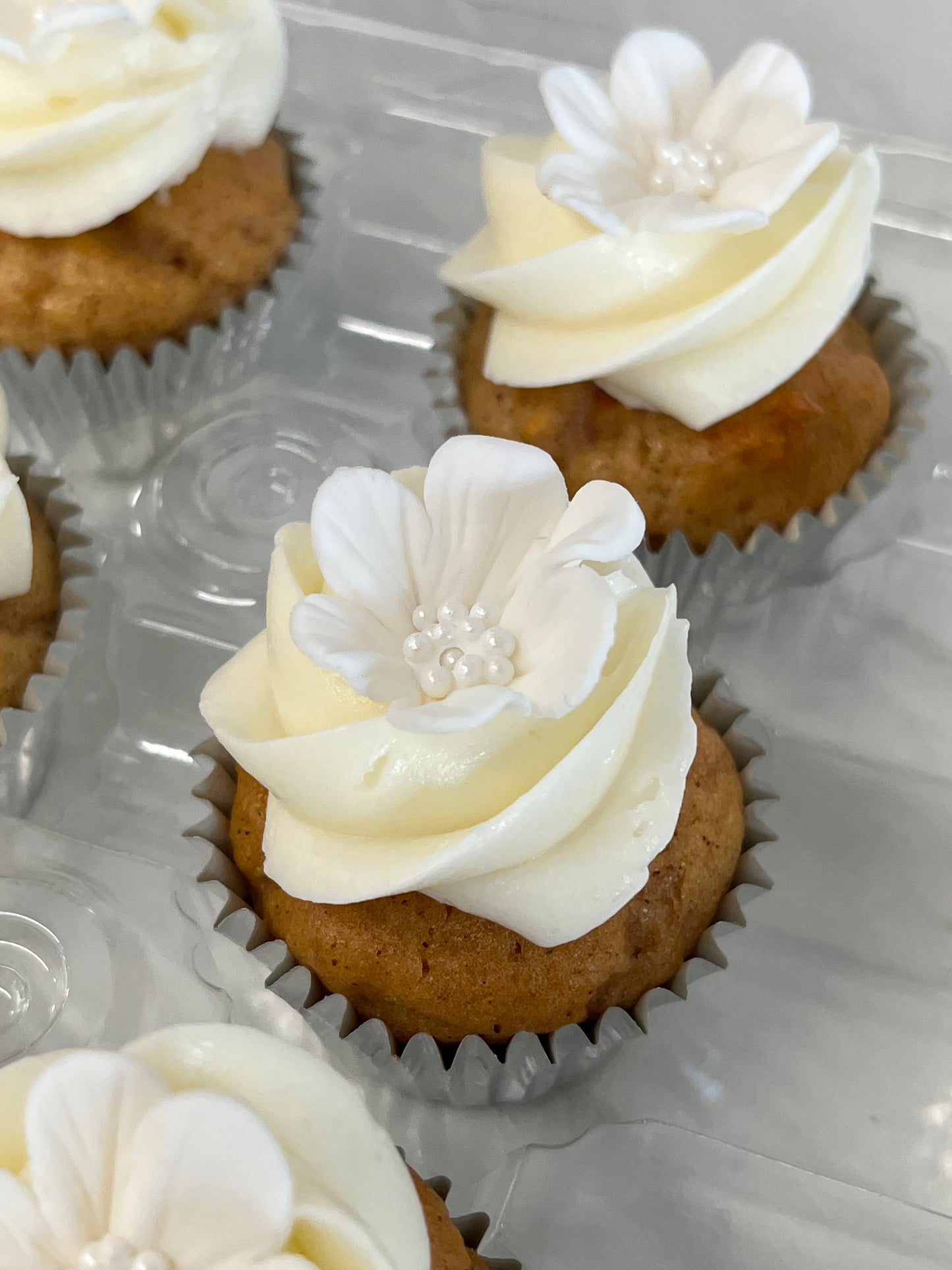 Minis Cupcakes fleurs blanches