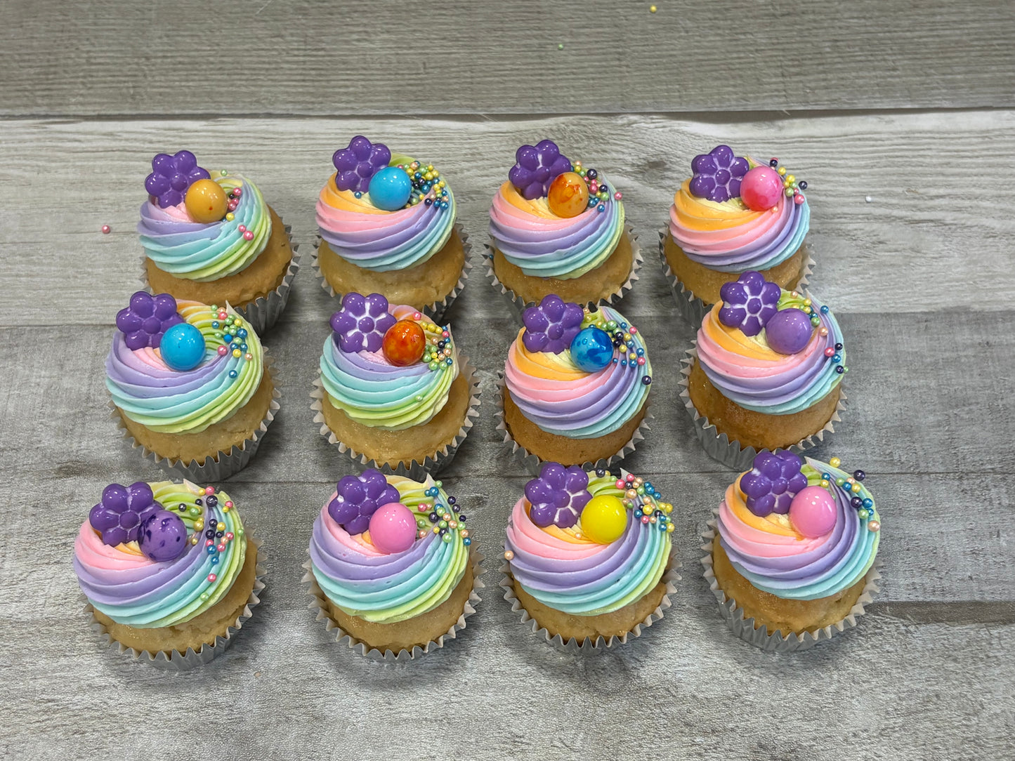 Pâques 2026 : minis cupcakes tourbillons de couleur