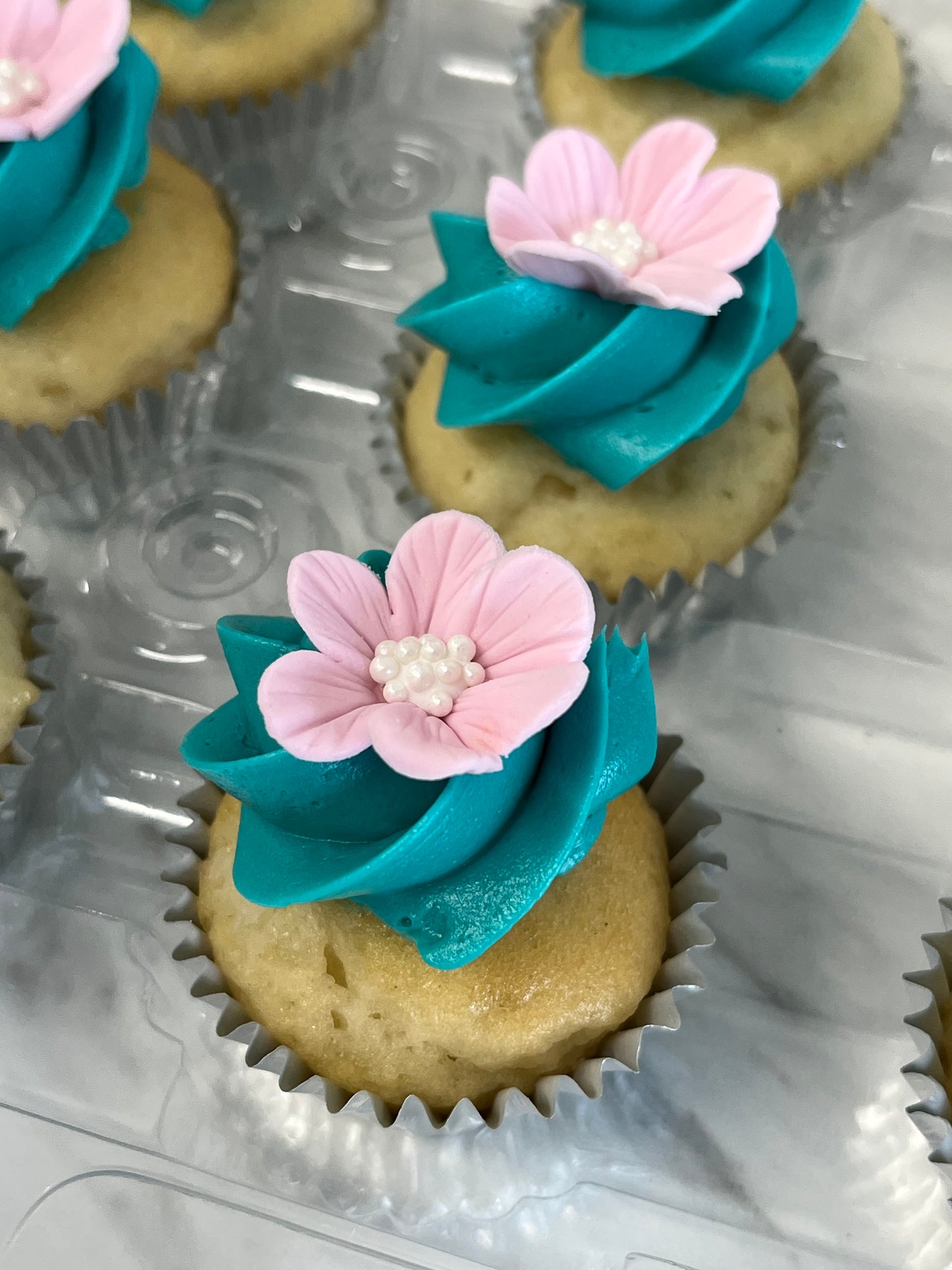 Minis Cupcakes Fleurs et turquoise
