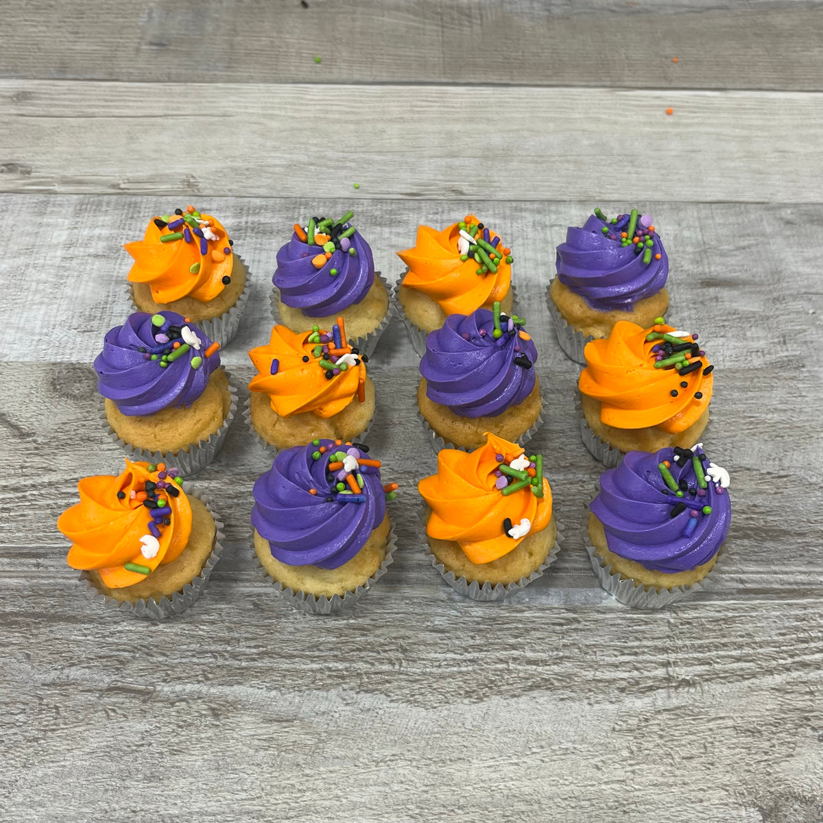 Minis cupcakes Halloween 2026 : mauve et orange