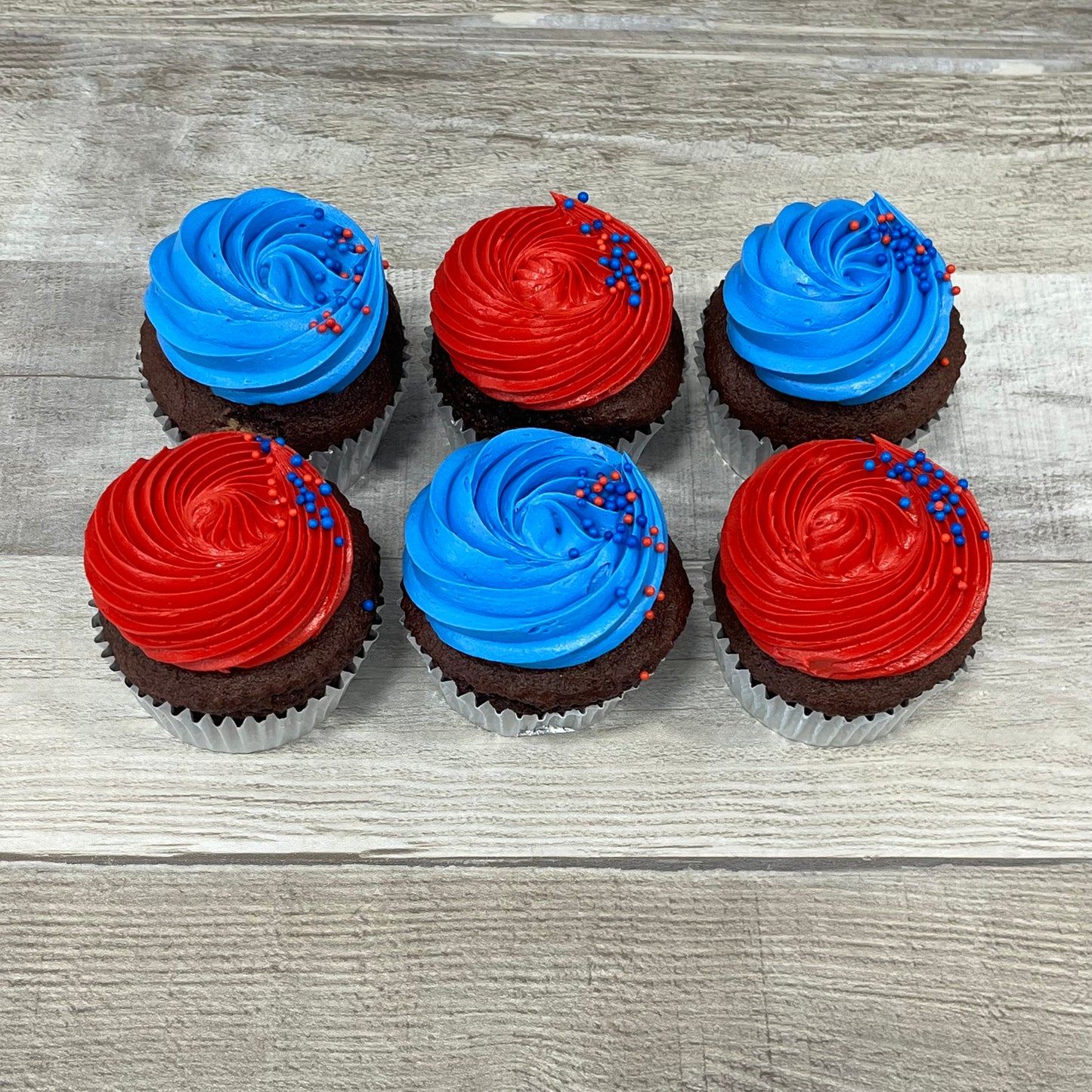 Cupcakes de couleur: bleu et rouge