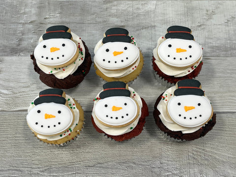 Cupcakes format régulier temps des fêtes 2025 :  biscuits bonhommes de neige avec chapeaux