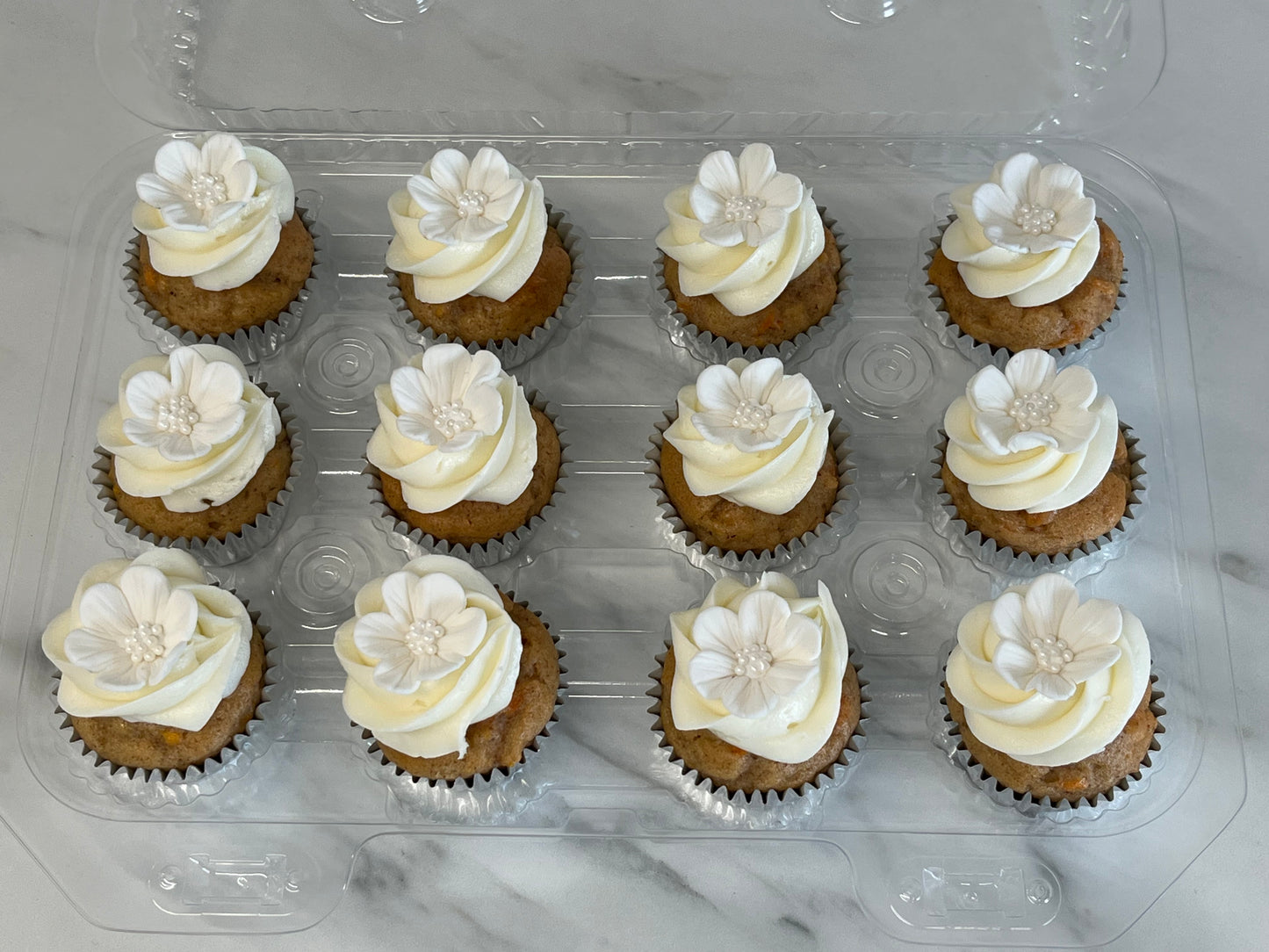 Minis Cupcakes fleurs blanches