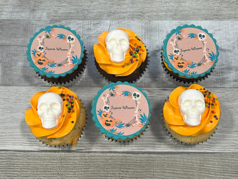 Cupcakes réguliers Halloween 2025: joyeuse Halloween et squelettes