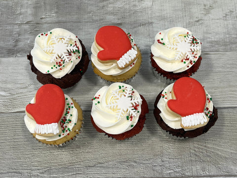 Cupcakes format régulier temps des fêtes 2025 : blanc, biscuits mitaines et flocons (3 biscuits)