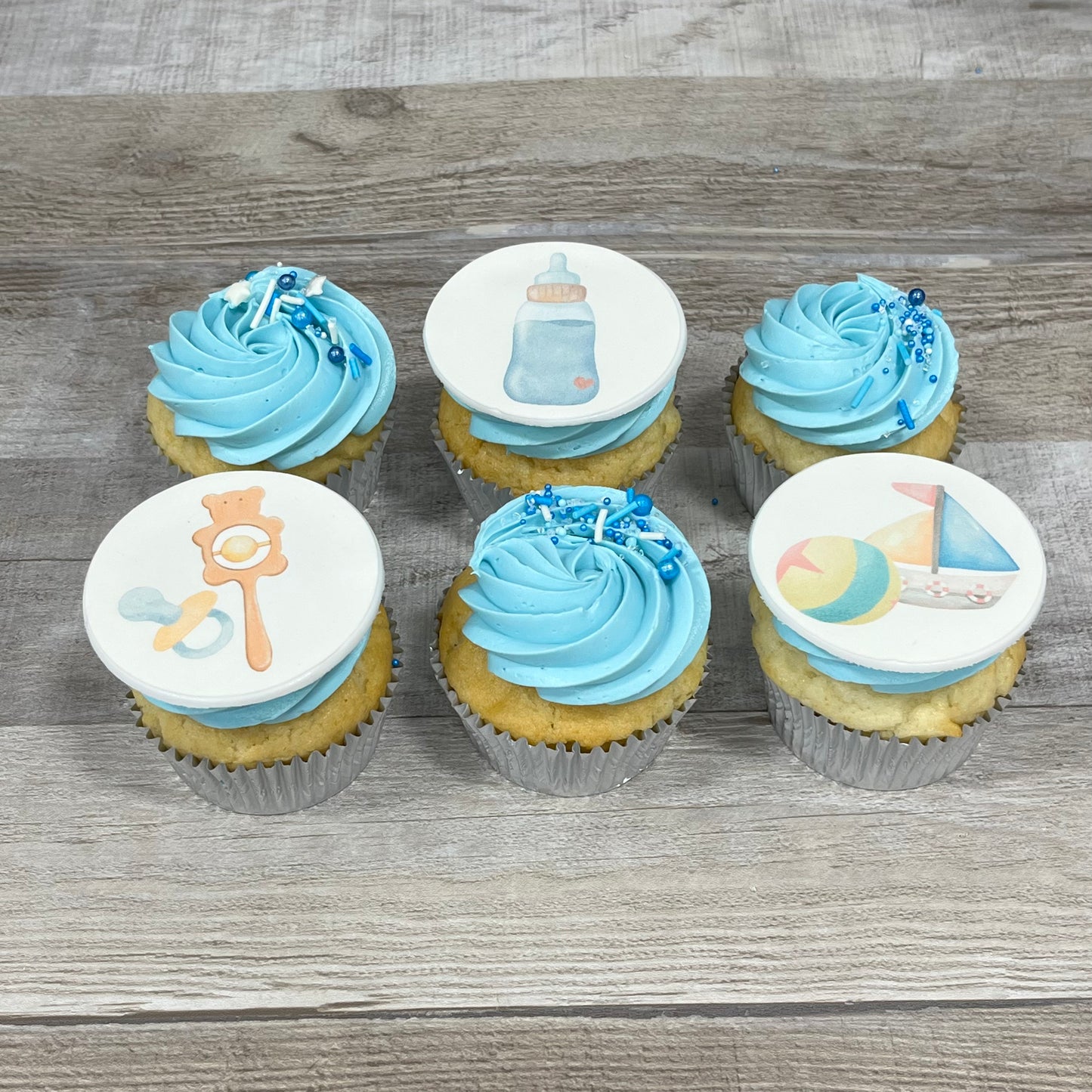 Cupcakes : bébé douceur et tourbillons de bleu